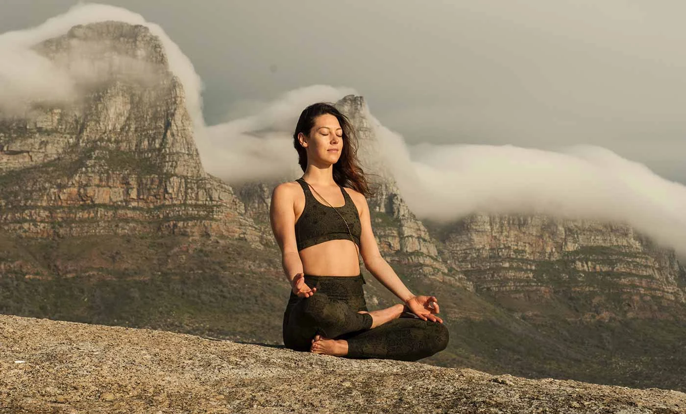 Czysty Relaks: Joga i Medytacja w Azjatyckim Otoczeniu